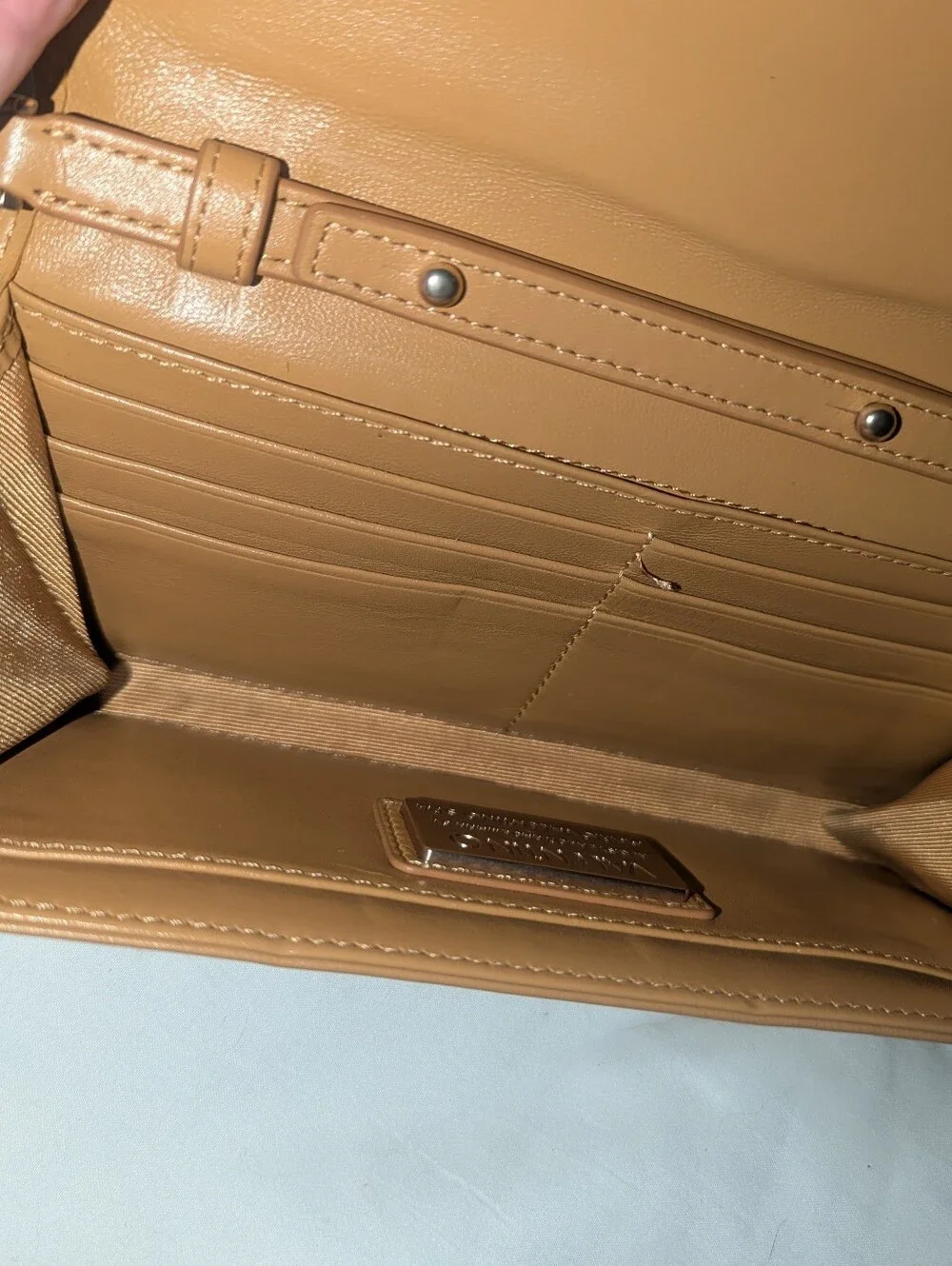 Valentino sleek fold